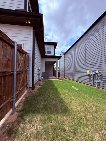 2232 Scenic Bluff Drive, Fort Worth, TX 76111