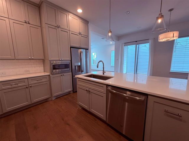 2232 Scenic Bluff Drive, Fort Worth, TX 76111