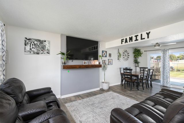 215 19th Avenue SW, Altoona, IA 50009