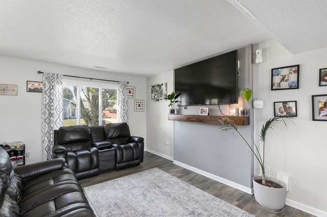 215 19th Avenue SW, Altoona, IA 50009