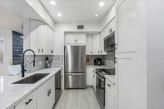 2452 Centergate Drive 203, Miramar, FL 33025