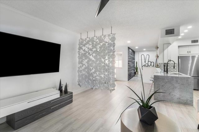 2452 Centergate Drive 203, Miramar, FL 33025