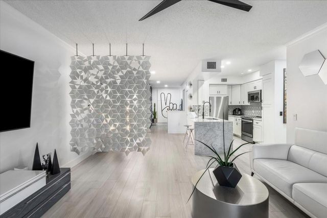 2452 Centergate Drive 203, Miramar, FL 33025