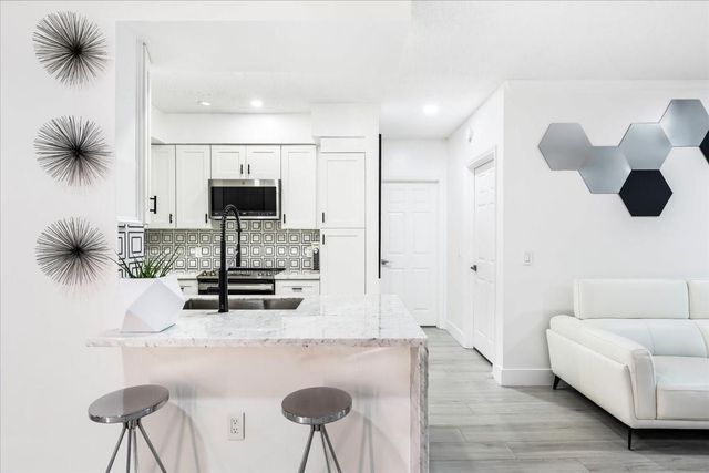 2452 Centergate Drive 203, Miramar, FL 33025