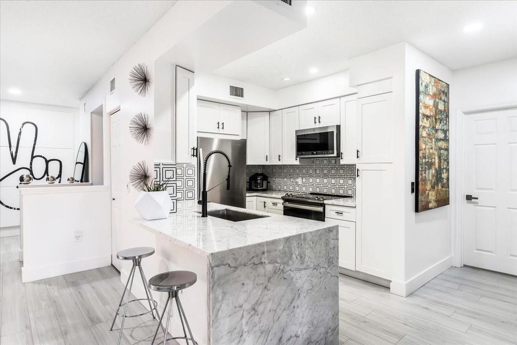 2452 Centergate Drive 203, Miramar, FL 33025