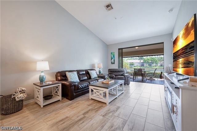 367 Dover PL 1002, Naples, FL 34104