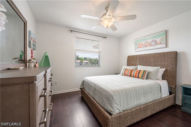 367 Dover PL 1002, Naples, FL 34104