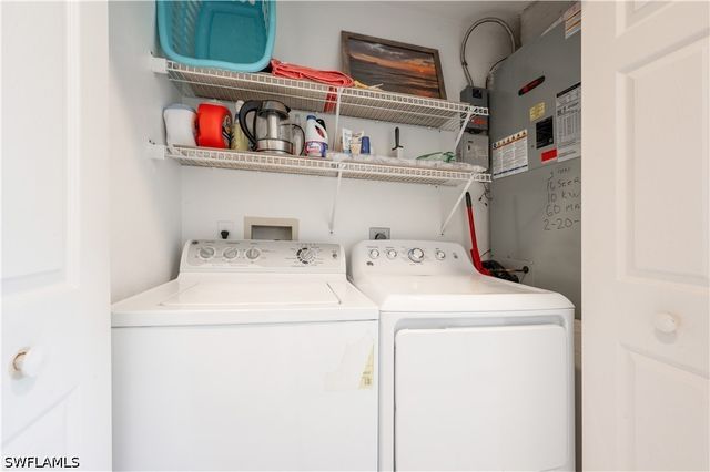 367 Dover PL 1002, Naples, FL 34104