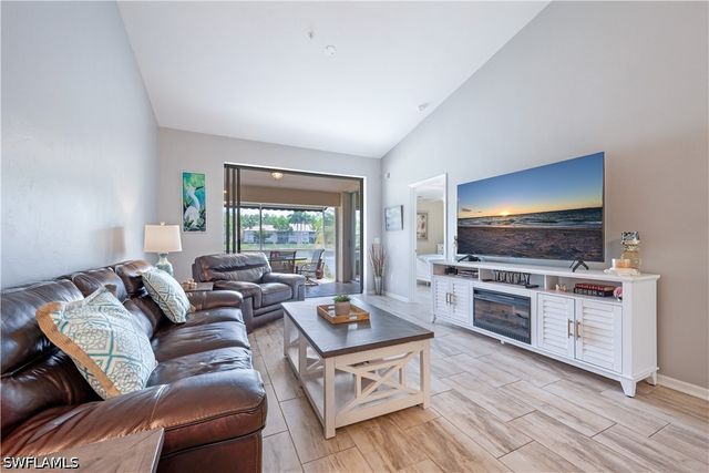 367 Dover PL 1002, Naples, FL 34104