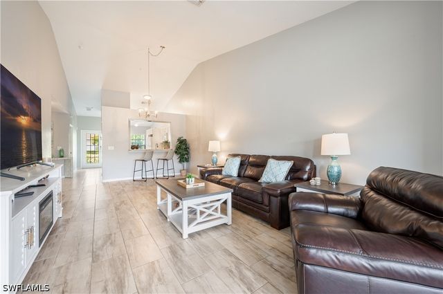 367 Dover PL 1002, Naples, FL 34104