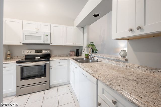 367 Dover PL 1002, Naples, FL 34104