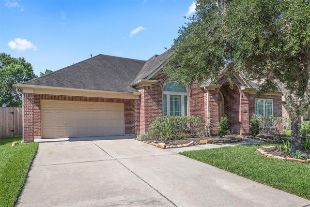 2410 Echo Harbor Drive, Pearland, TX 77584