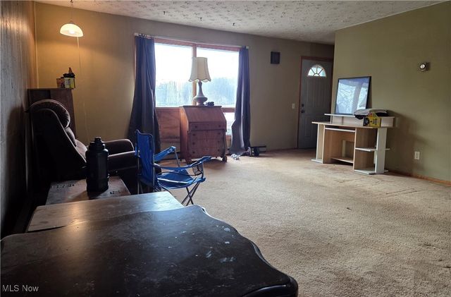 155 Sandy Drive SE, New Philadelphia, OH 44663