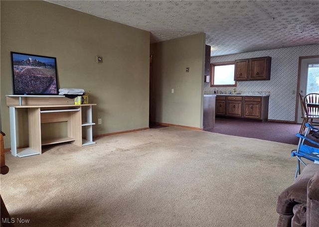 155 Sandy Drive SE, New Philadelphia, OH 44663