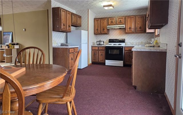 155 Sandy Drive SE, New Philadelphia, OH 44663