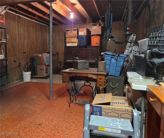 155 Sandy Drive SE, New Philadelphia, OH 44663