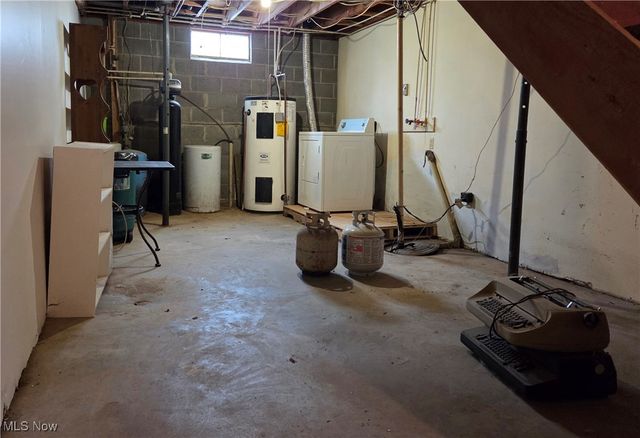 155 Sandy Drive SE, New Philadelphia, OH 44663