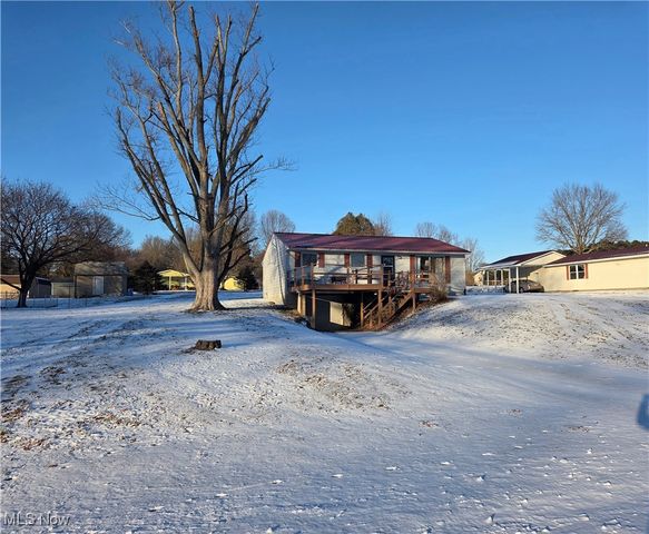 155 Sandy Drive SE, New Philadelphia, OH 44663