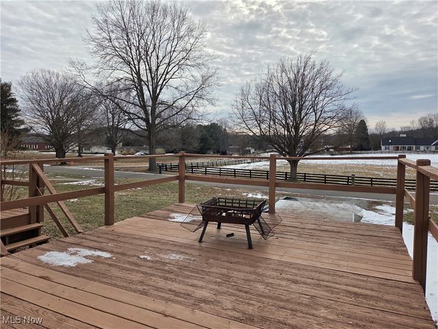 155 Sandy Drive SE, New Philadelphia, OH 44663