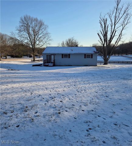 155 Sandy Drive SE, New Philadelphia, OH 44663