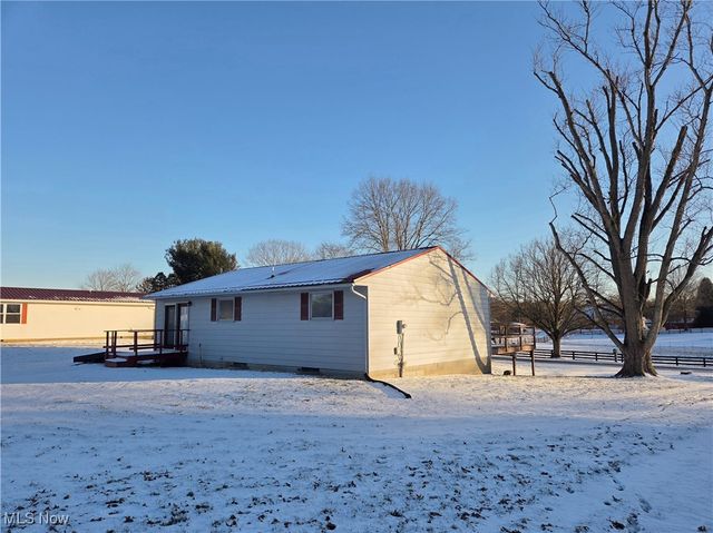 155 Sandy Drive SE, New Philadelphia, OH 44663