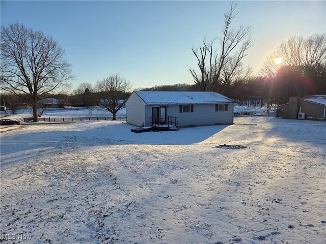 155 Sandy Drive SE, New Philadelphia, OH 44663