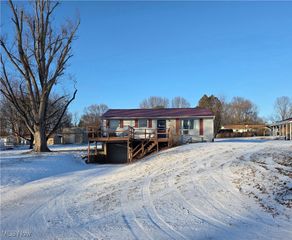 155 Sandy Drive SE, New Philadelphia, OH 44663