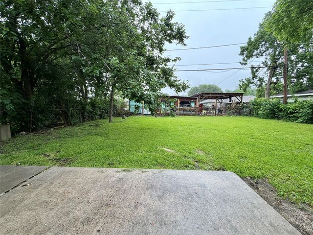 702 Loper Street, Houston, TX 77017