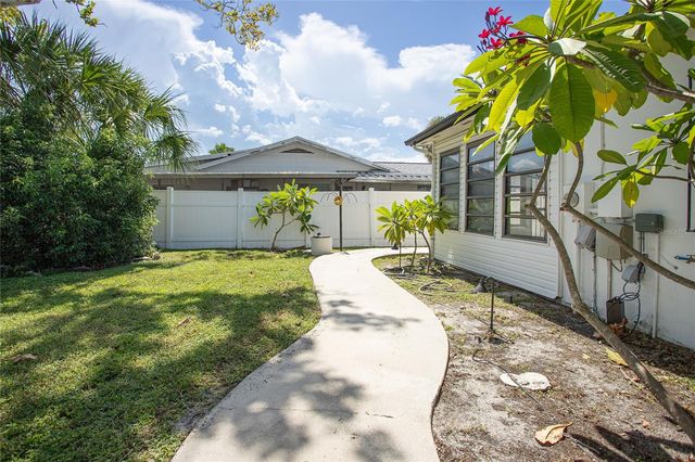 8302 LOPEZ DRIVE, Tampa, FL 33615