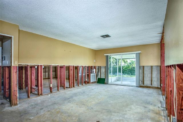 8302 LOPEZ DRIVE, Tampa, FL 33615