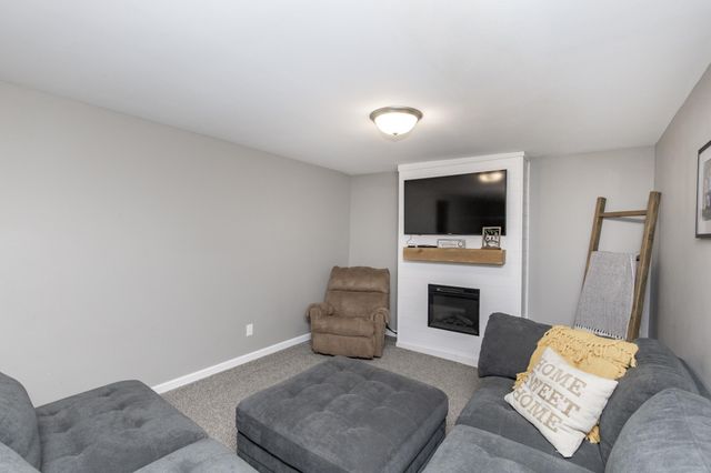 505 4th Street E, Horace, ND 58047