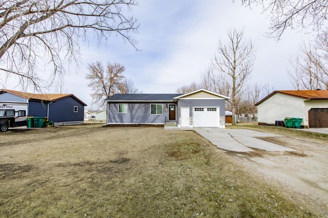505 4th Street E, Horace, ND 58047