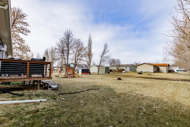 505 4th Street E, Horace, ND 58047