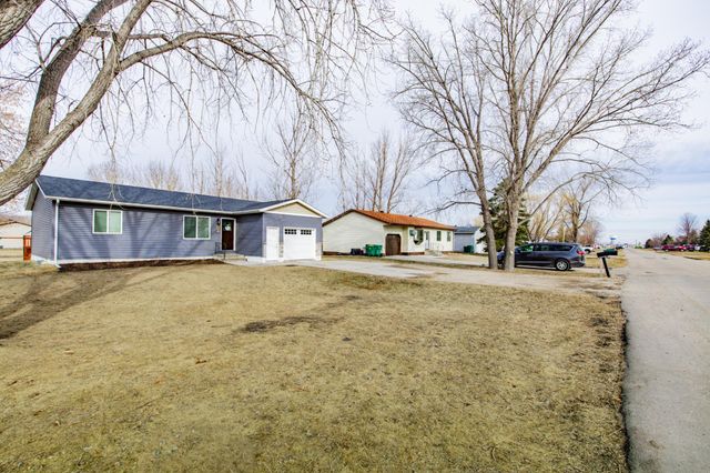 505 4th Street E, Horace, ND 58047