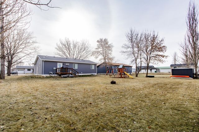 505 4th Street E, Horace, ND 58047