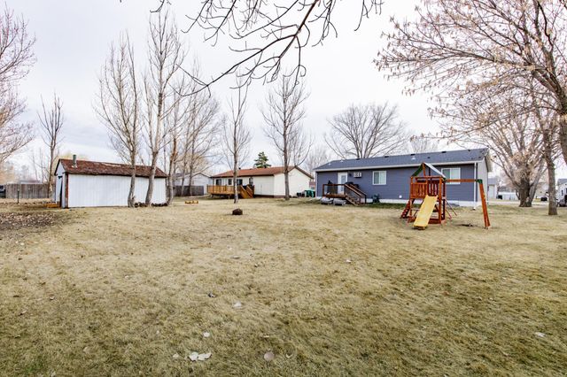 505 4th Street E, Horace, ND 58047