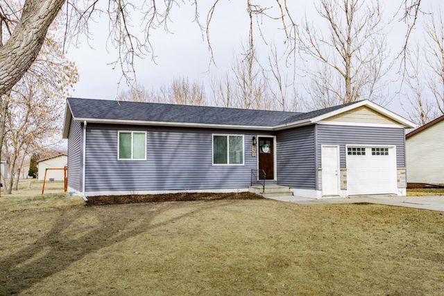505 4th Street E, Horace, ND 58047