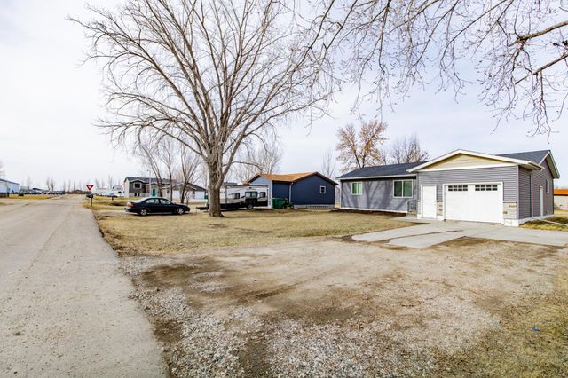 505 4th Street E, Horace, ND 58047