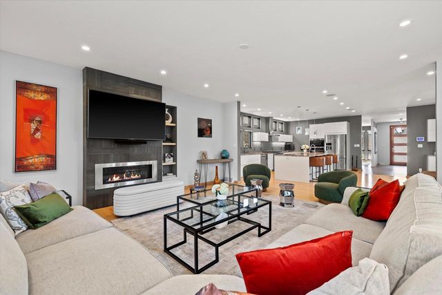 122 Devon STREET, Whitefish Bay, WI 53217