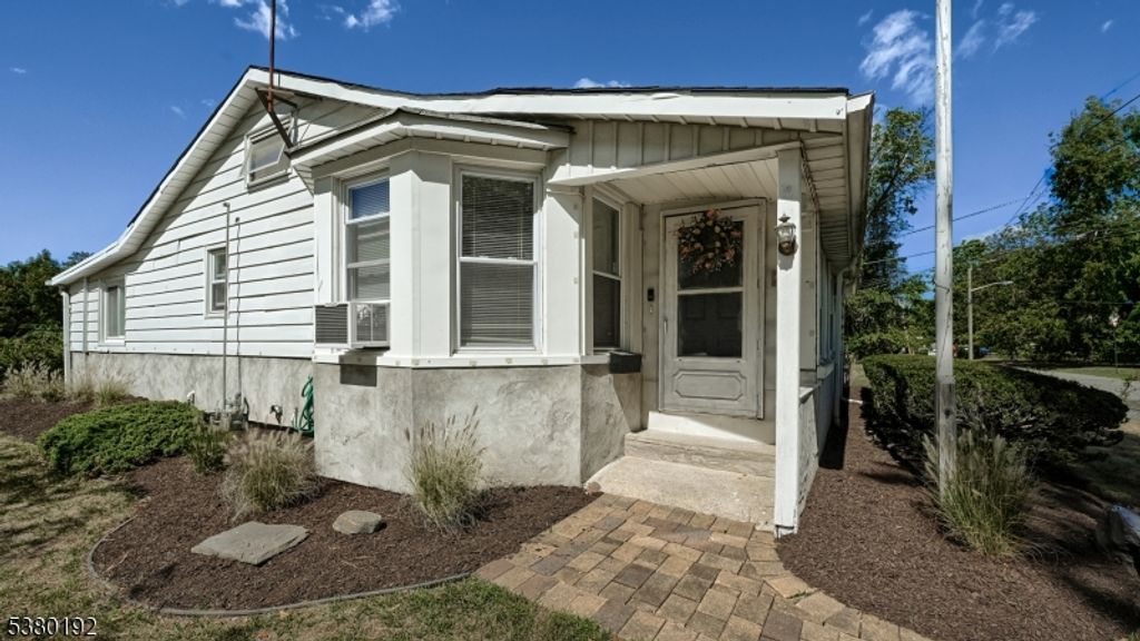 52 Riveredge Rd, Lincoln Park Boro, NJ 07035