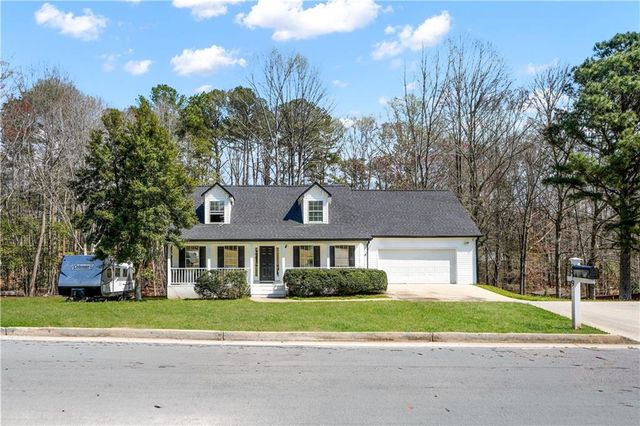 879 Spring Oak Court, Loganville, GA 30052