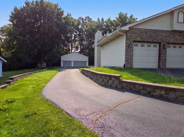 1503 Featherstone Road, Rockford, IL 61107