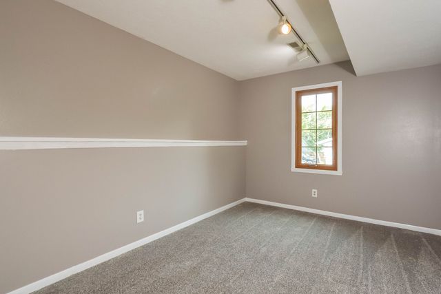 1503 Featherstone Road, Rockford, IL 61107