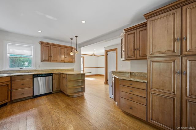 302 E Broadway, Port Jefferson, NY 11777