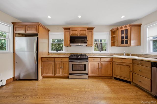 302 E Broadway, Port Jefferson, NY 11777