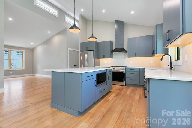 123 Welcome Street, Brevard, NC 28712