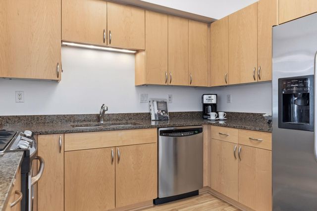 215 10th Avenue S 435, Minneapolis, MN 55415