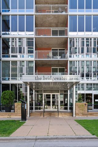 215 10th Avenue S 435, Minneapolis, MN 55415
