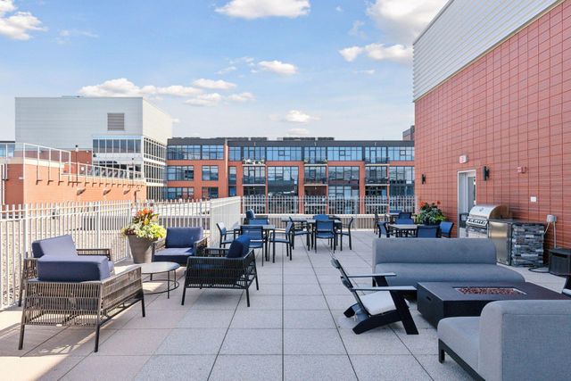 215 10th Avenue S 435, Minneapolis, MN 55415