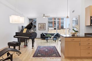 215 10th Avenue S 435, Minneapolis, MN 55415